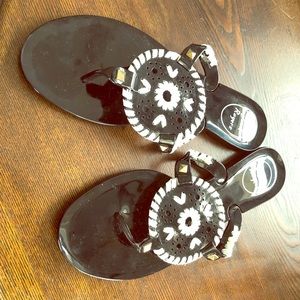 Jack Rogers black and white acrylic slides size 7